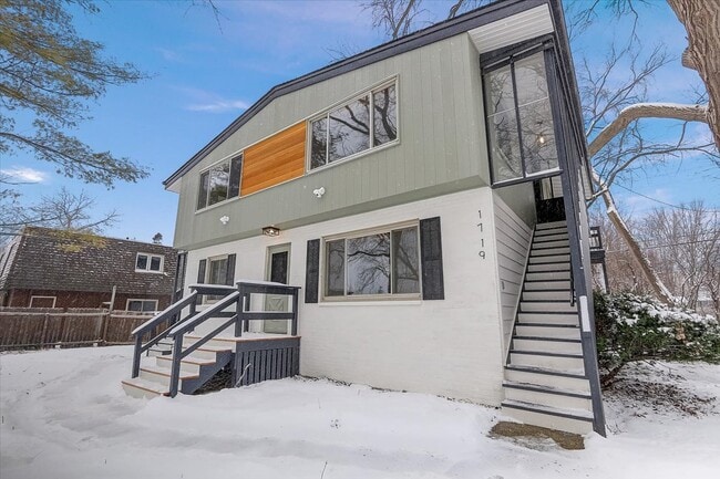 Building Photo - 1719 Carver St Unit 1