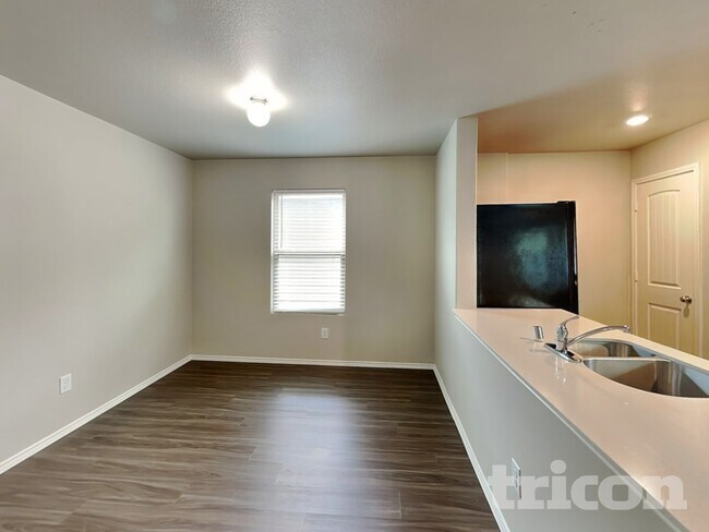 Photo - 5693 McClelland St
