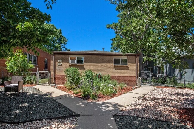 Building Photo - 2Bed/1Bath Duplex in Whittier Rental
