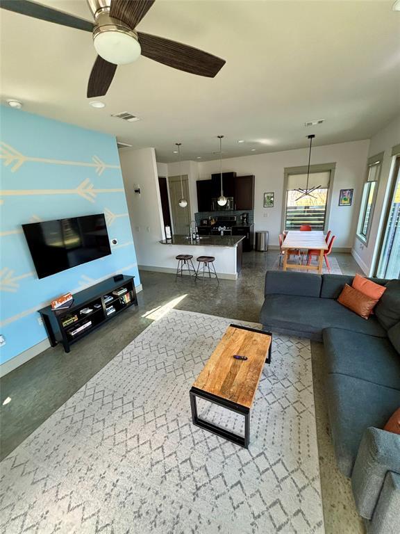 Photo - 1013 Lambie St