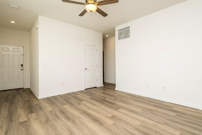 Photo - 34812 Daisy Meadow Loop