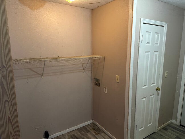 Photo - 618 Israel Rd