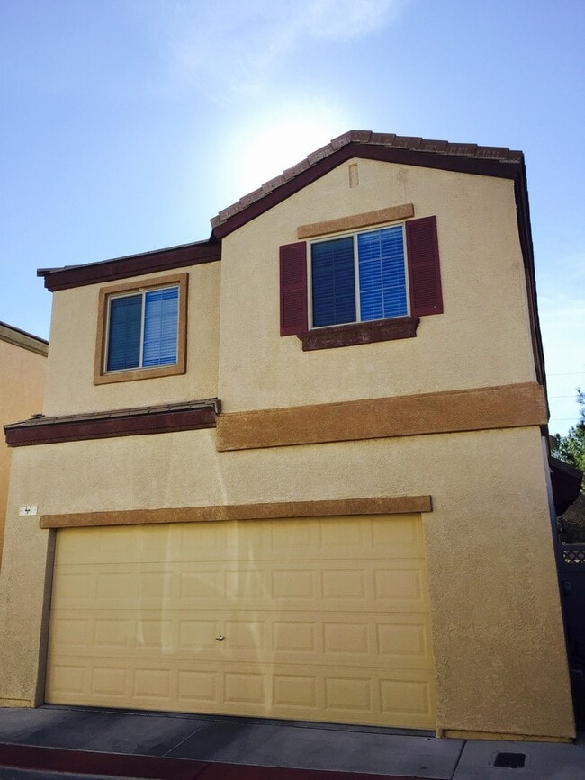 Building Photo - Must See Home in Gated Community!