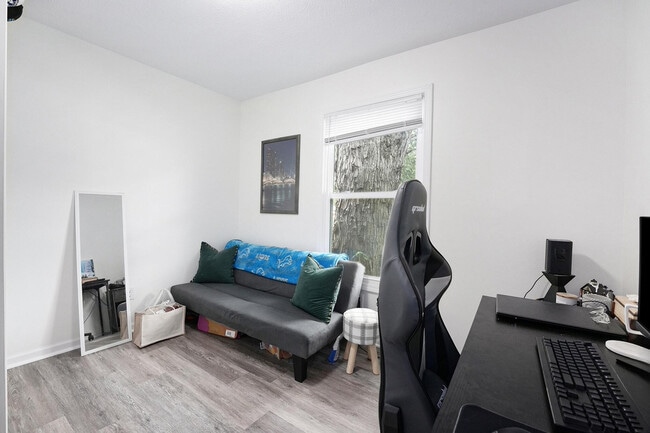 Photo - 2115 Oakwood Ave NE