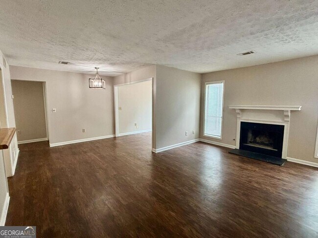 Photo - 3841 Woodridge Way
