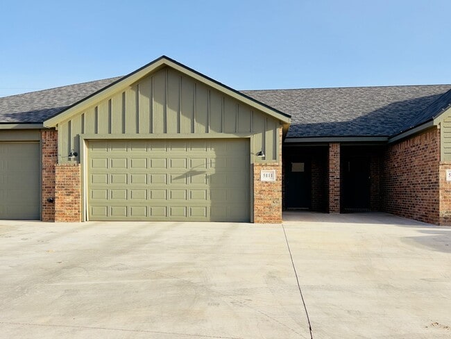 Building Photo - Spacious 3-Bedroom Townhouse Near Texas Tech