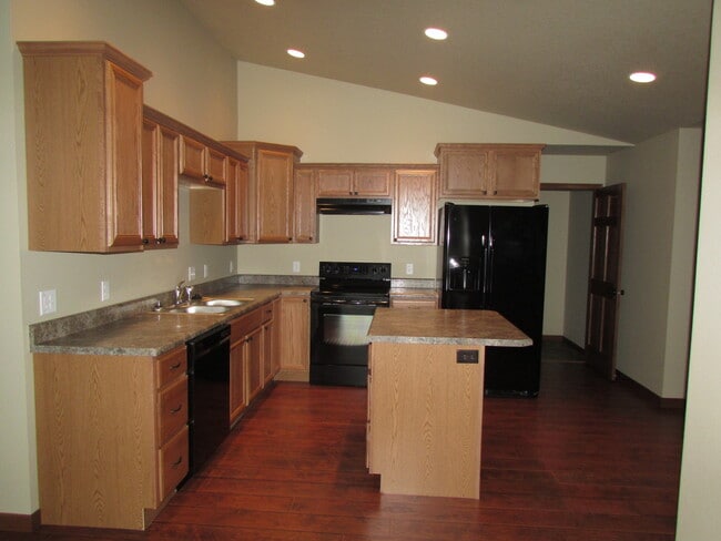 Photo - 3 BEDROOM | 2 BATH | GARAGE | NEWER TOWNHO...