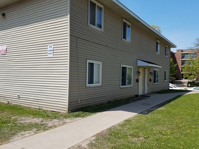 Building Photo - vp1424 Unit 1424
