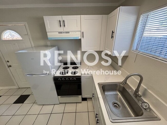 Photo - Modern, Solar Energy, 2-Bedroom detached Casita!