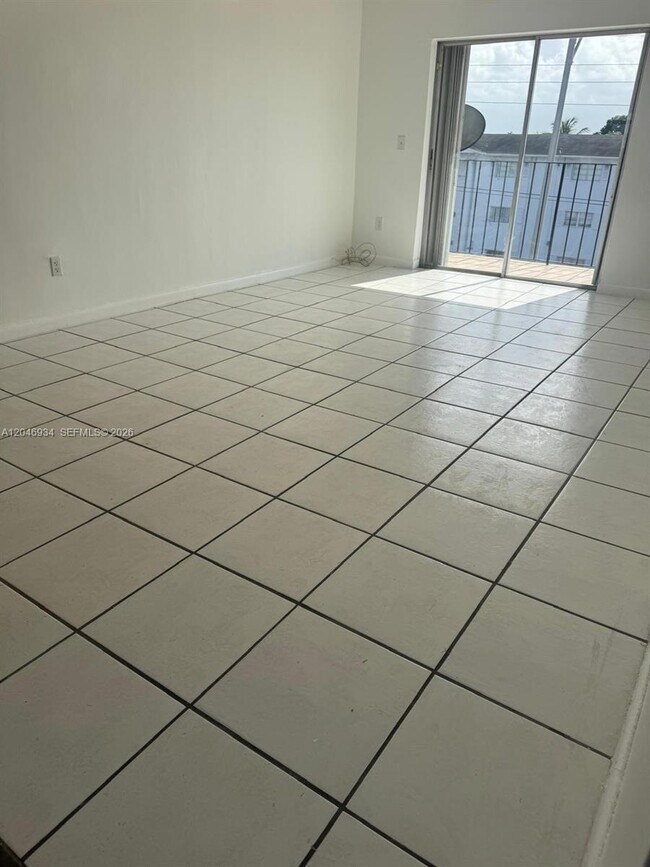 Photo - 13725 NE 6th Ave Unidad 402