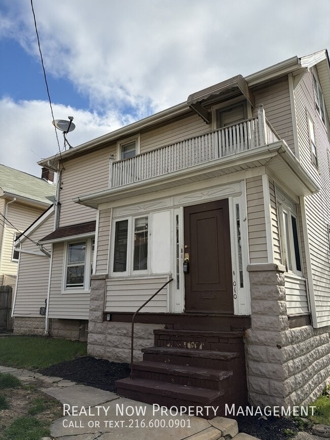 Building Photo - 10010 Almira Ave