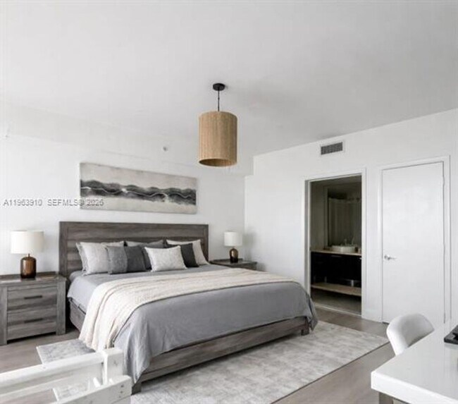 Photo - 253 NE 2nd St Unidad 253 NE 2nd St # 433