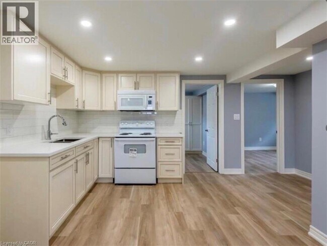 Photo - 431 E 36th St