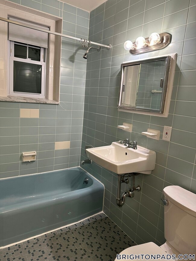 Building Photo - 2018 Commonwealth Ave