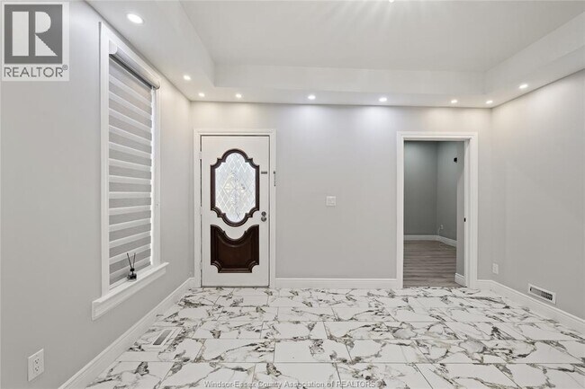 Photo - 811 Langlois Ave