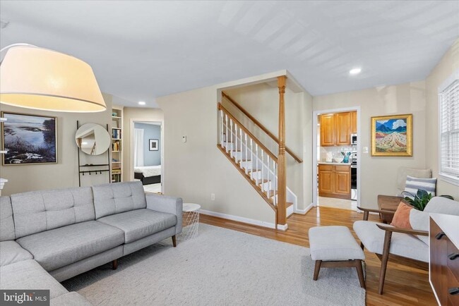 Photo - 10808 Hobson St