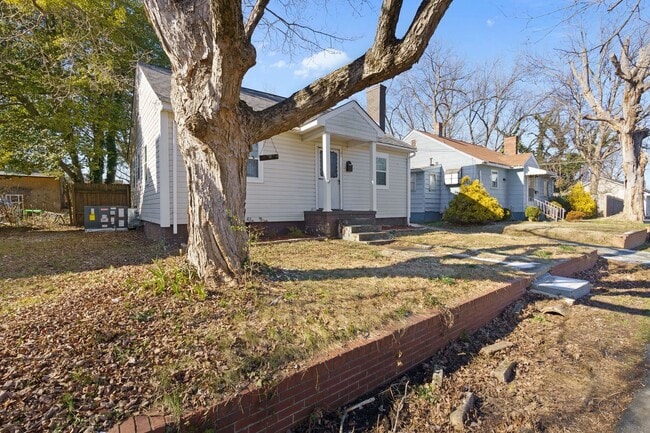 Photo - 1111 Queen Ann St