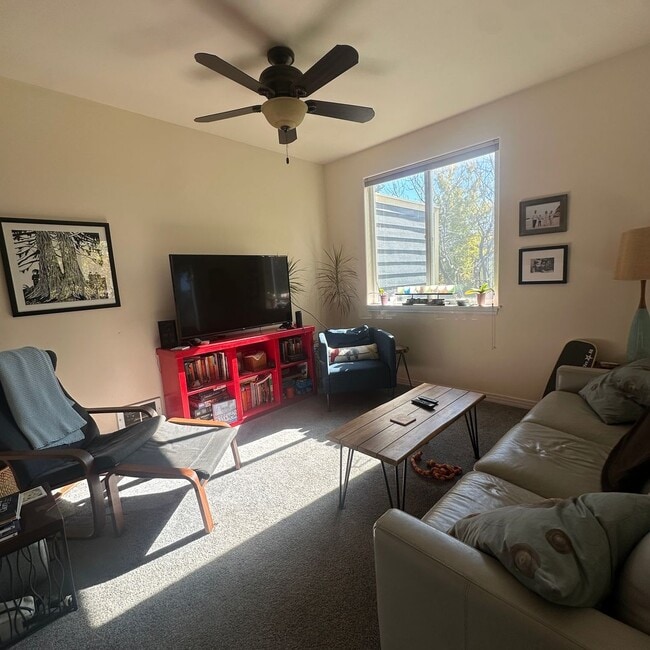 Photo - Spacious  3 bedroom 2.5 bathroom townhouse