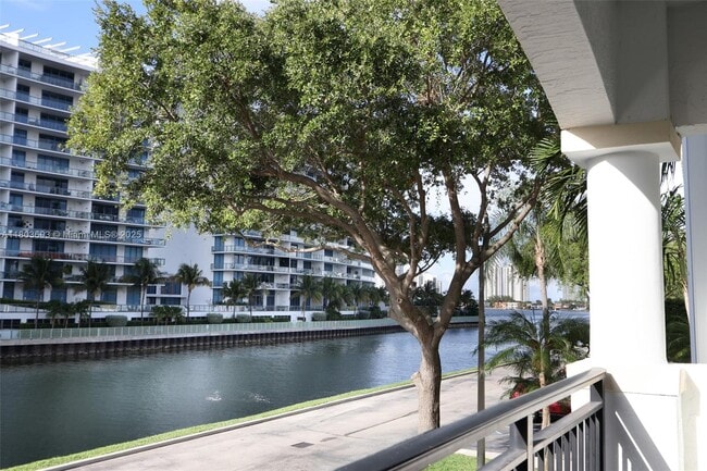 Photo - 3245 NE 184th St Unidad 13203