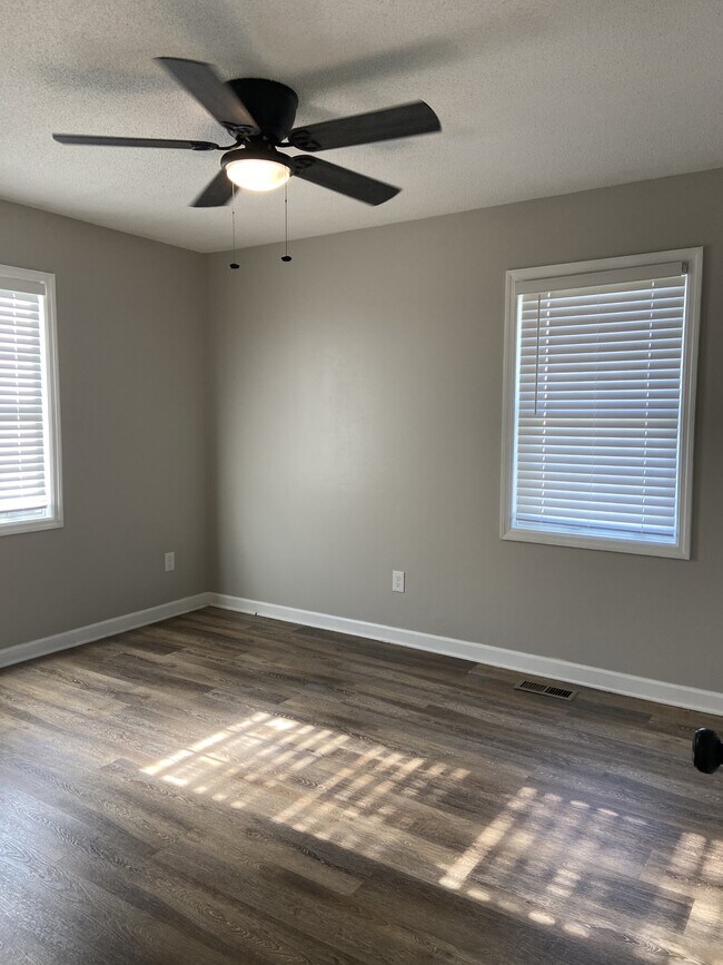 145 Viking Dr