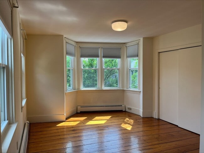 Building Photo - 18 Pleasant St Unit 3 Rental