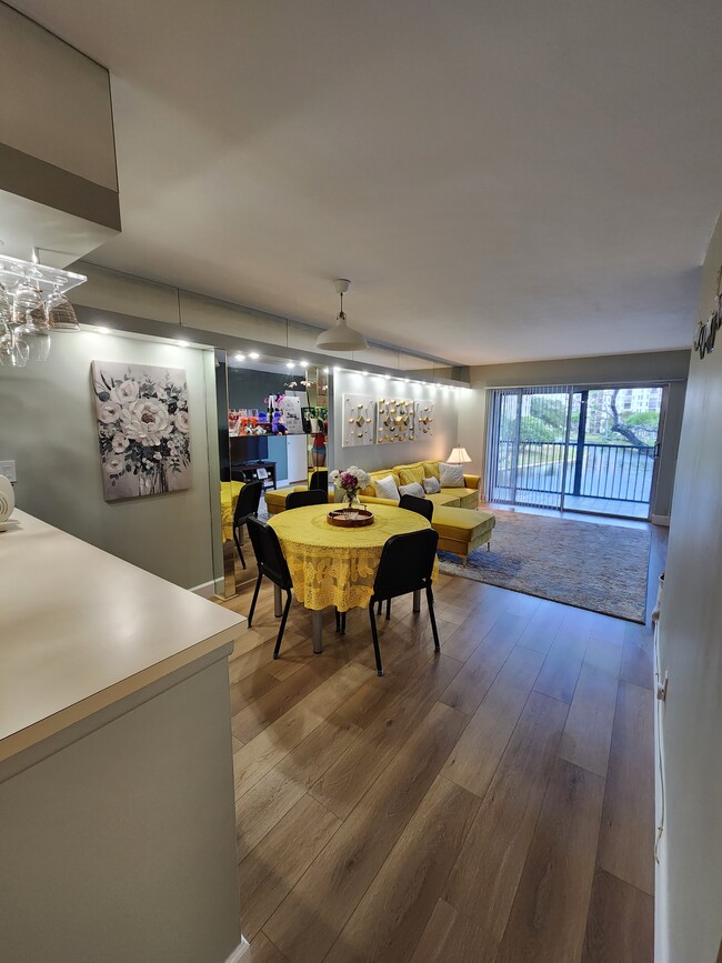 Photo - 2228 N Cypress Bend Dr Unidad Condo