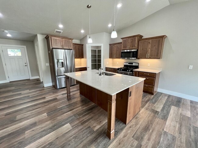 Photo - 3 bed 2 bath townhome on west end