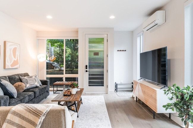 Photo - 2319A Franklin Ave E Unit ID1035905P