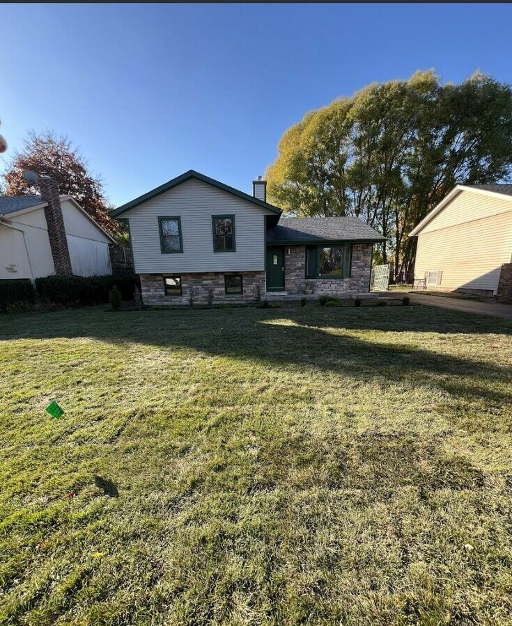 Photo - 20564 Elizabeth Ave