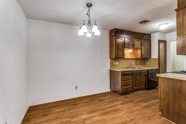 Photo - 1140 Jameson St