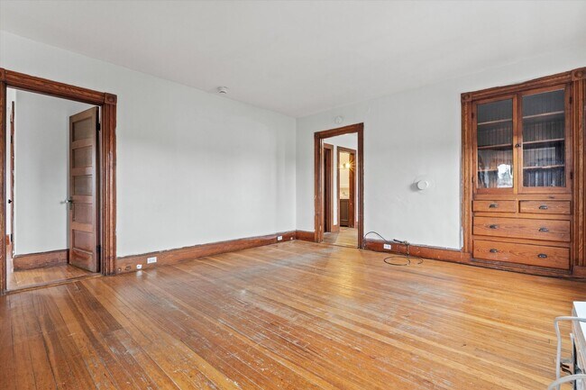 Photo - 651 Lake Ave, #3, Manchester NH 03103 Unit 651 #3 - 3rd Floor