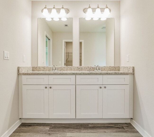 Photo - Contemporary Living in Milton!