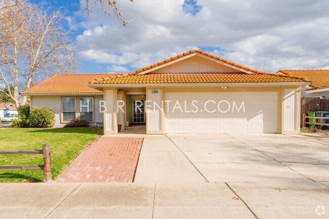 Building Photo - Cozy 3-Bed Retreat with Fireplace Charm in... Rental