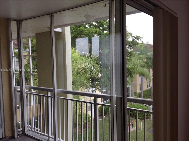 Building Photo - 8500 SW 212th St Unit 307