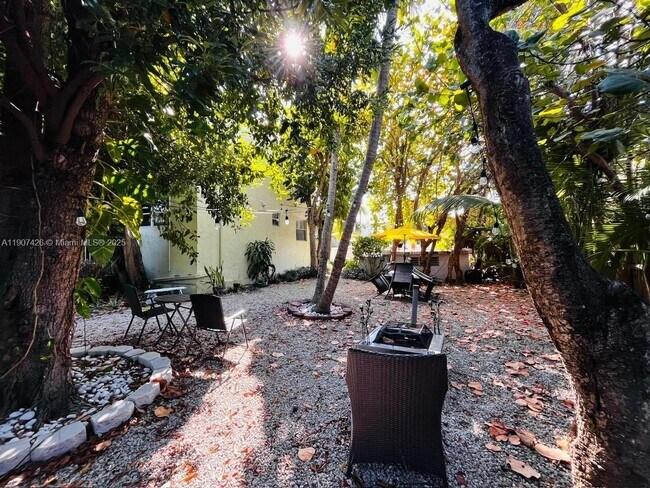 Photo - 520 NE 38th St Unidad 8