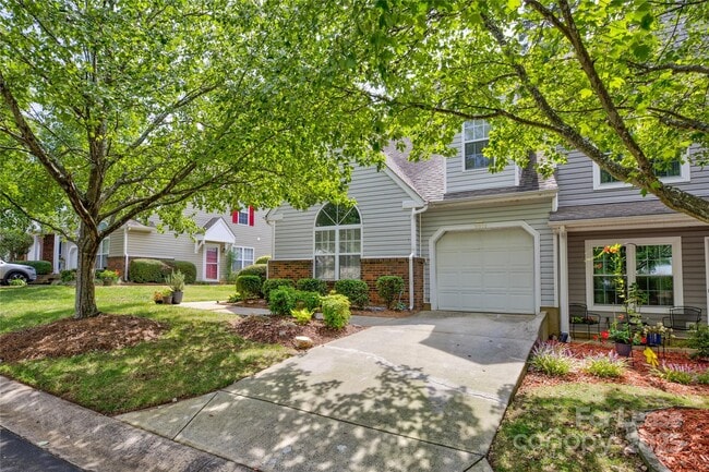 Photo - 9014 Roseton Ln