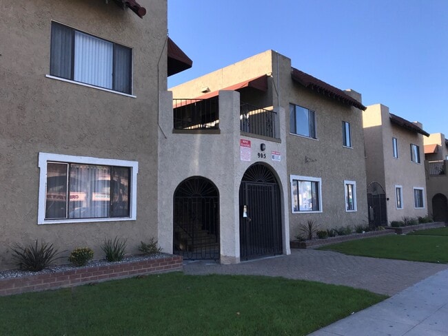 Building Photo - 915 Cherry Ave
