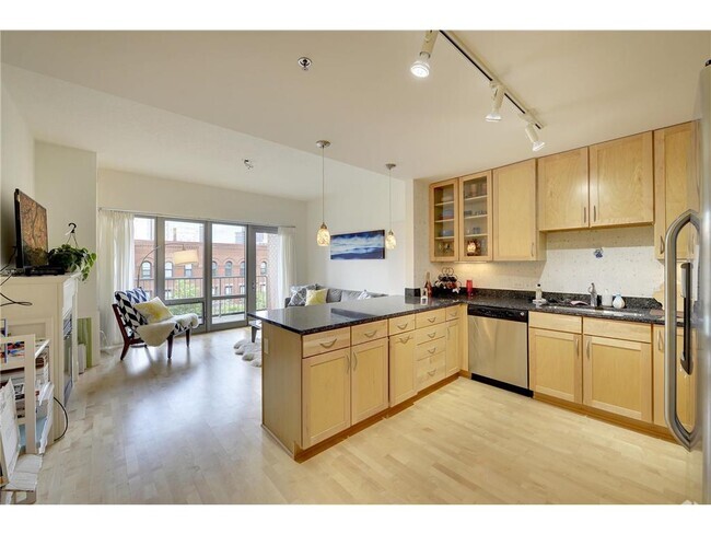 Building Photo - 929 Portland Ave Unit 304 Rental