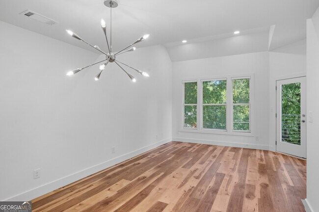 Building Photo - 855 Piedmont Ave NE Unit 1G