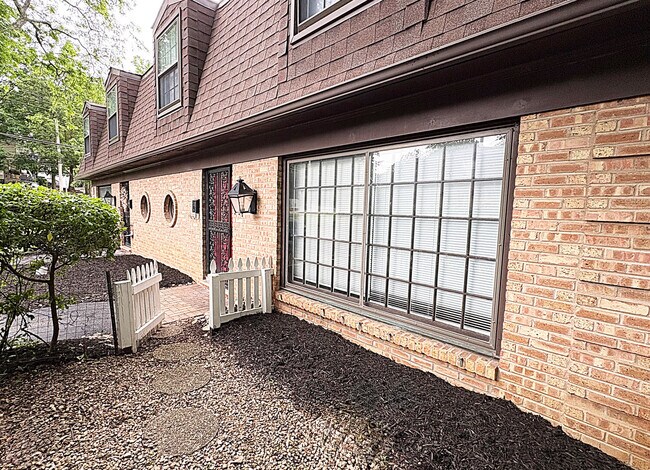 Photo - 114 W Hillside Ave