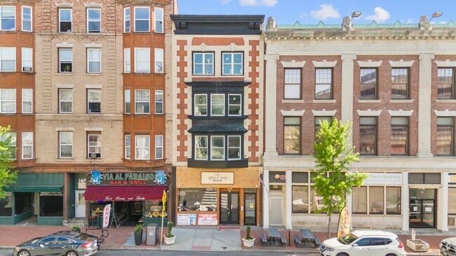Building Photo - 140 Grand St Rental