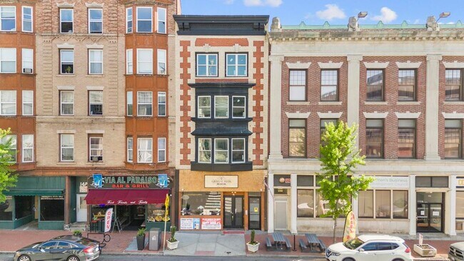 Building Photo - 140 Grand St Rental