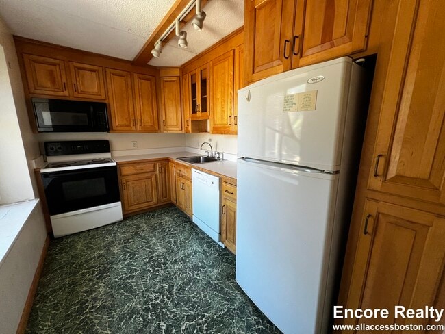 Photo - 1243 Beacon St