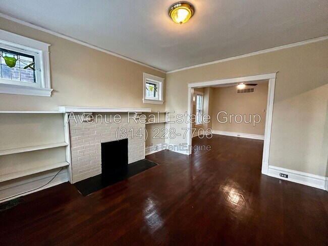 6028 Pershing Ave