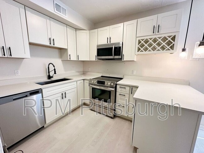 Building Photo - 2121 Milligan Ave Rental