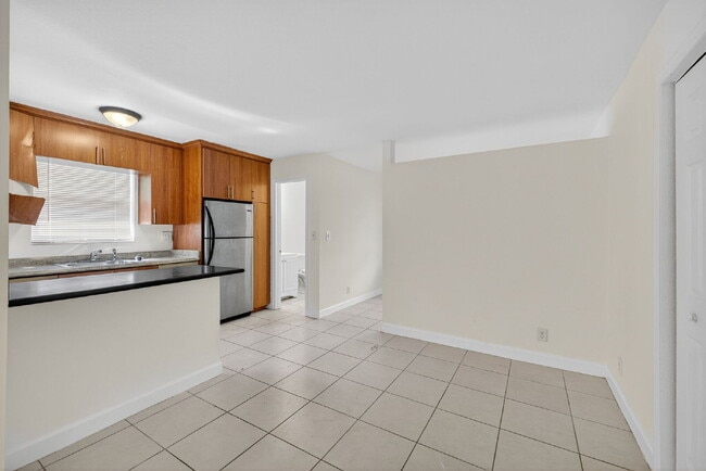 Photo - Bright & Modern 1-Bedroom Apartment in Prime Oakland Park Location Unit 19