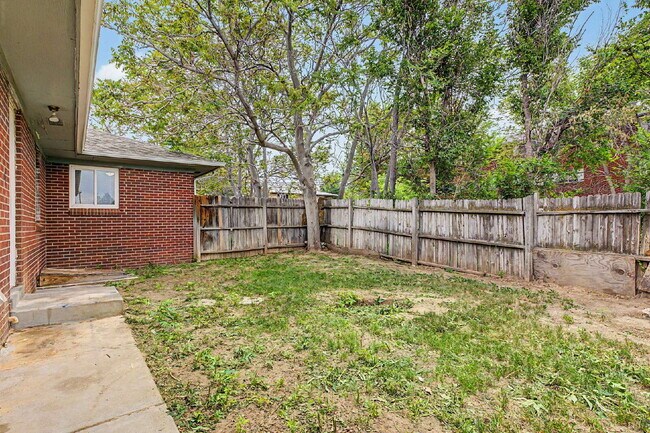 Photo - 1764 Chester St