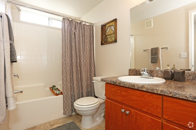 2BR, 2BA - 1078 SF