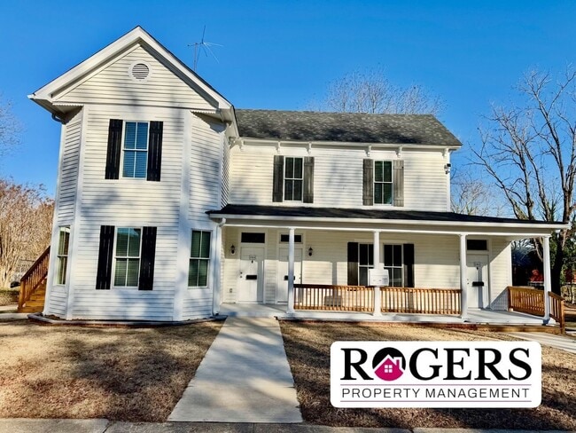 Building Photo - 218 College St Unit C