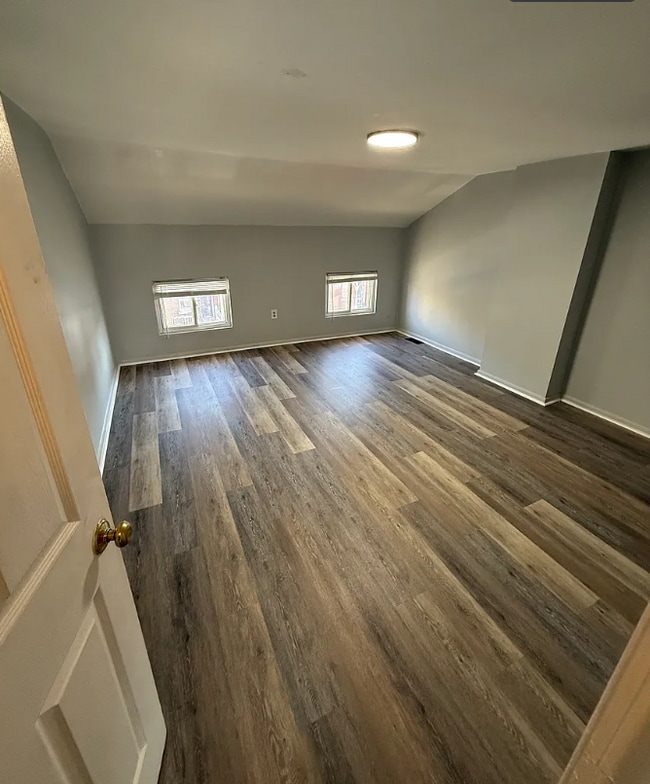 Photo - 1069 Powell St